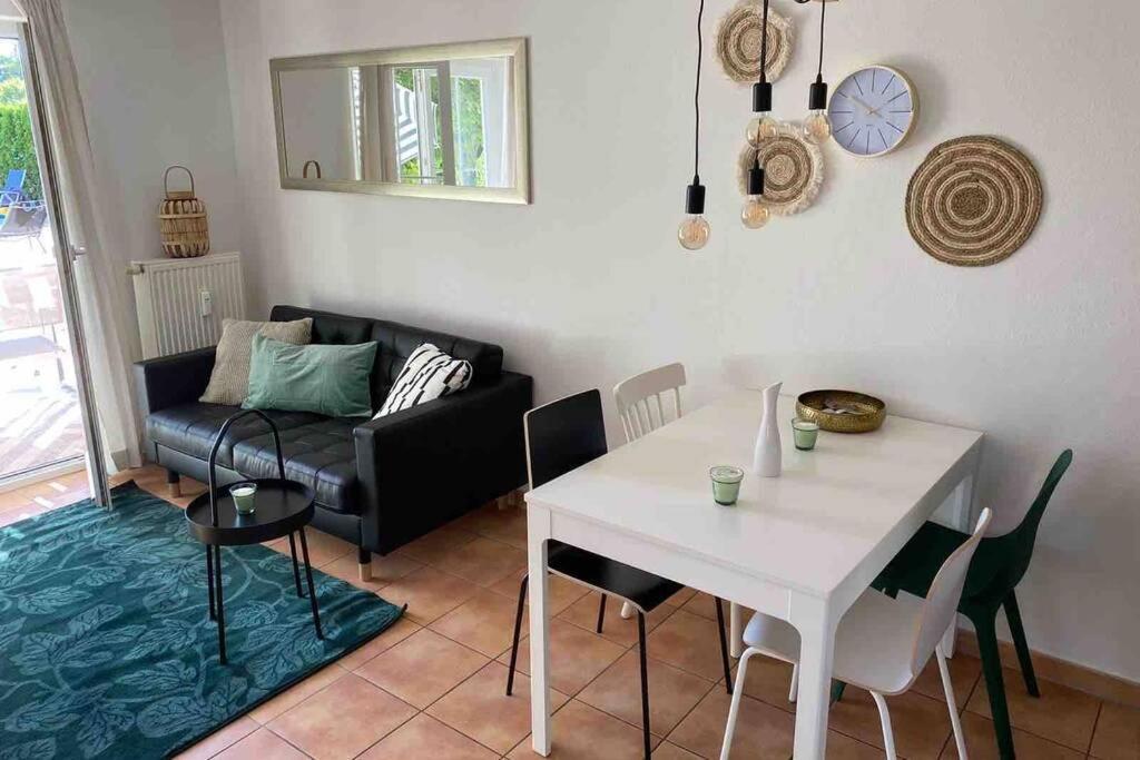Die Seeblume - Ferienwohnung Mit Pool Und Seeblick Bodman-Ludwigshafen Eksteriør bilde