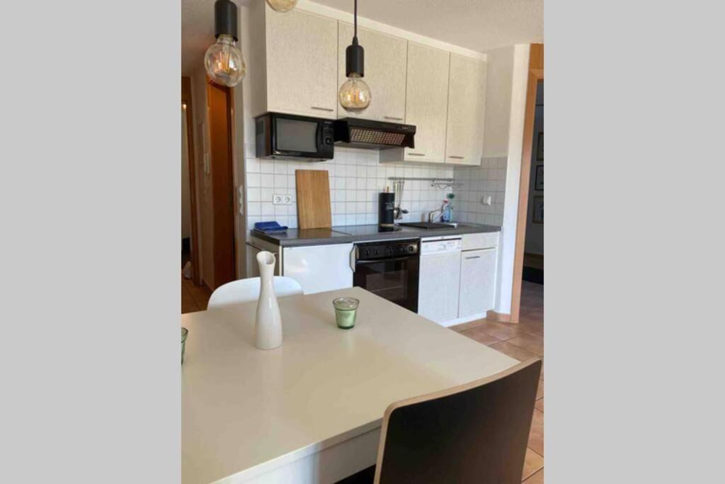 Die Seeblume - Ferienwohnung Mit Pool Und Seeblick Bodman-Ludwigshafen Eksteriør bilde